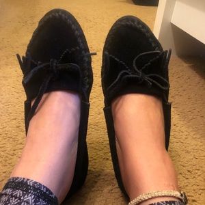 Black Minnetonka slip ons moccasins
